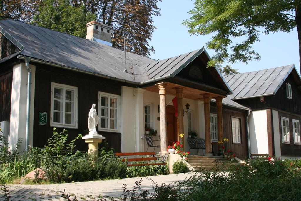 Dworek Ojca Mateusza Sandoměř Exteriér fotografie